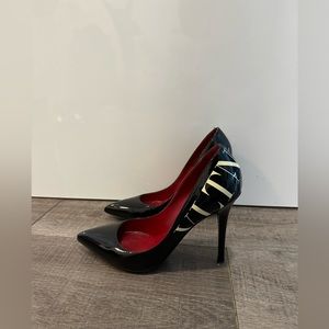 Authentic Valentino black leather high heels shoes with white VLTN logo.